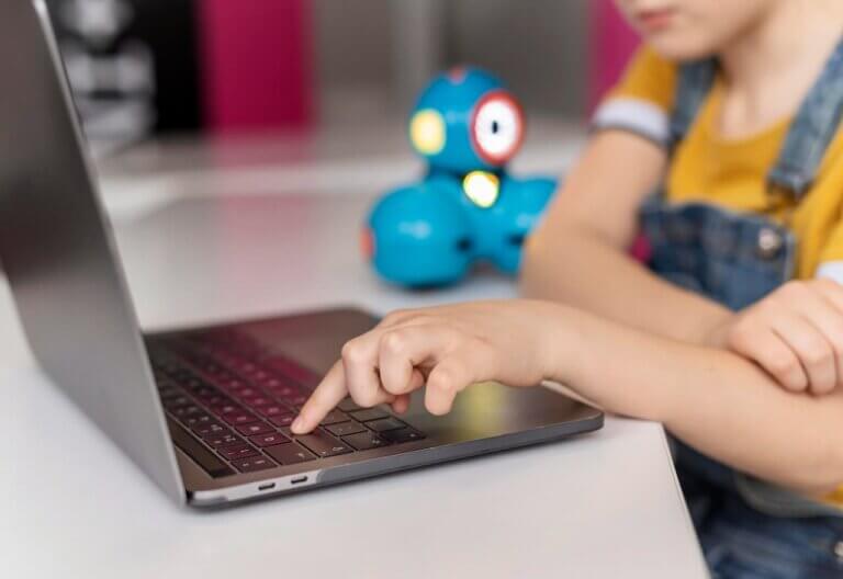 Thumbnail-for-Scratch Programming for Kids Creative and Educational Coding with The Young Maker-By-The Young Maker