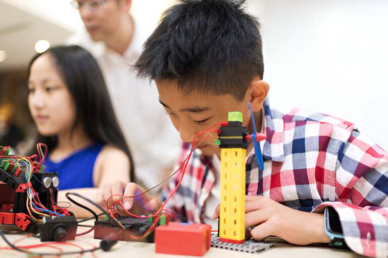 The Exciting World of Robotics Classes for Kids by-The Young Maker